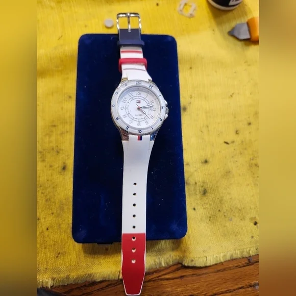 VINTAGE Y2K Tommy Hilfiger Womens Watch - Picture 3 of 5